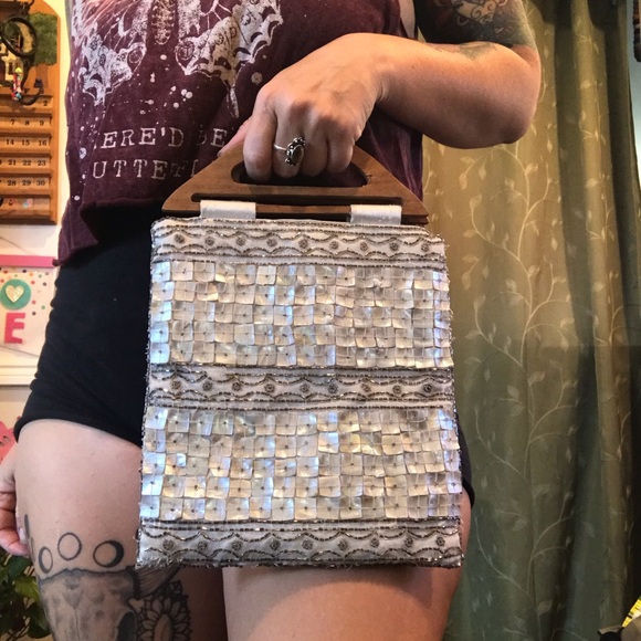 Vintage Mother of Pearl Purse - Picture 10 of 11